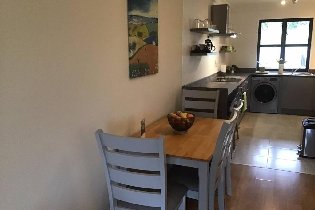 Waterfront Apartment Completely Refurbished Westport Ngoại thất bức ảnh