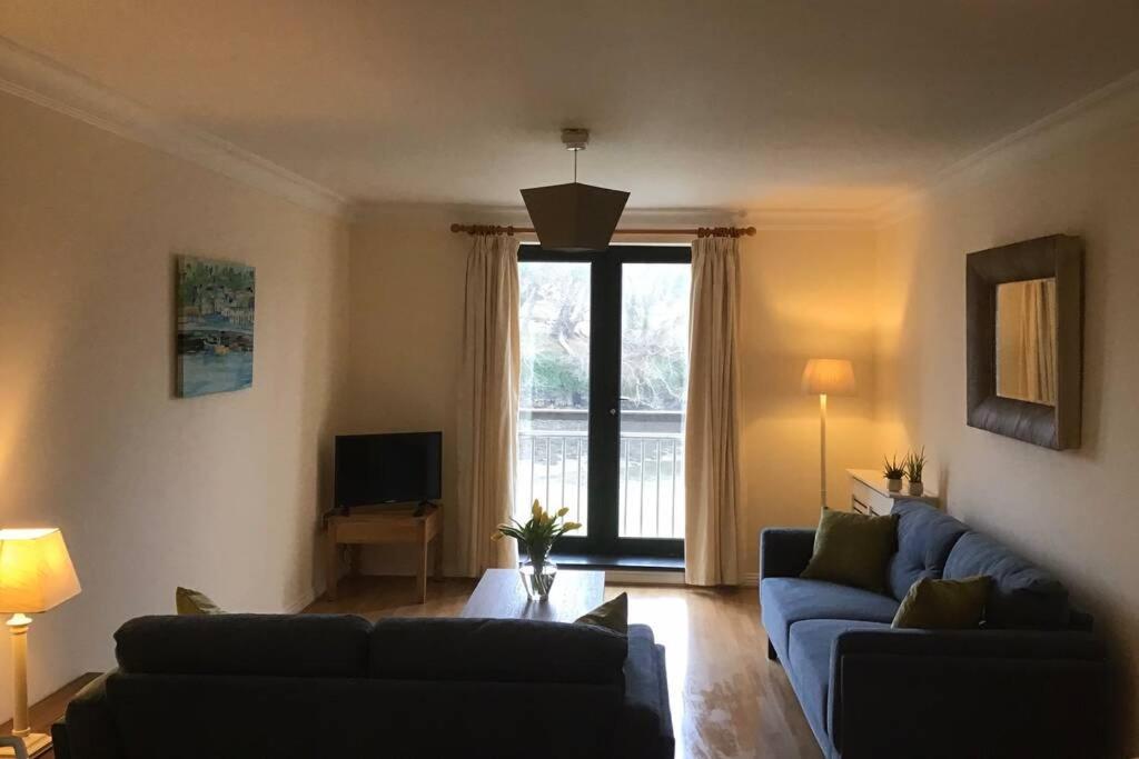 Waterfront Apartment Completely Refurbished Westport Ngoại thất bức ảnh