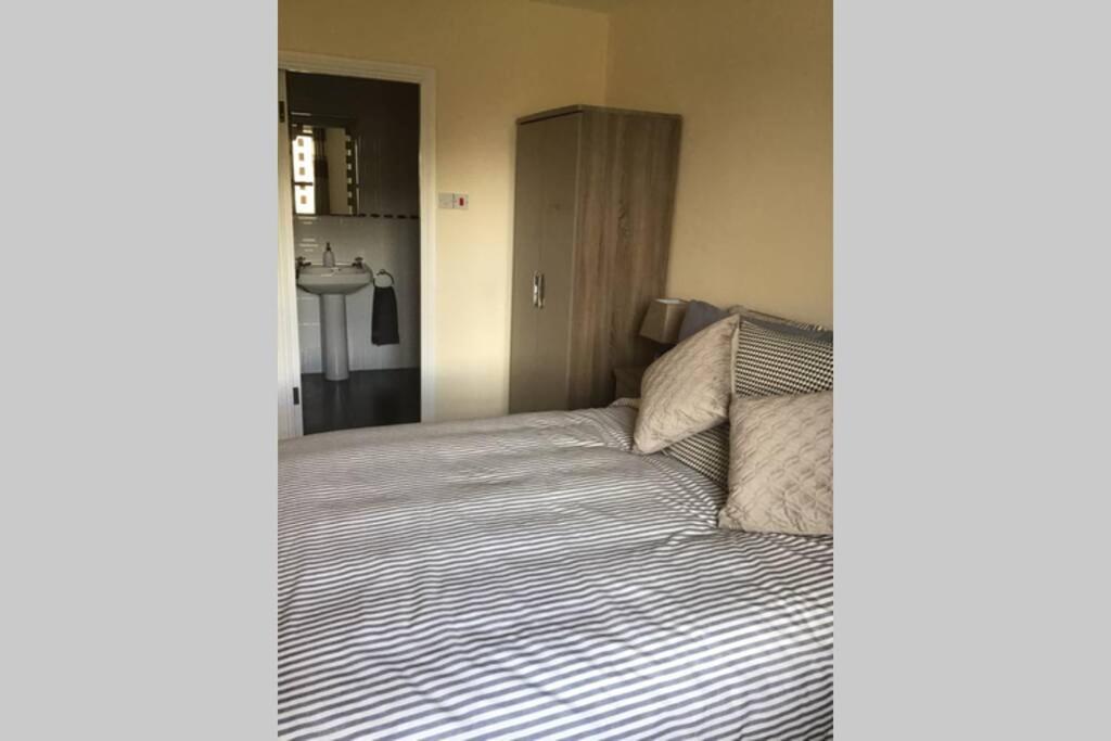 Waterfront Apartment Completely Refurbished Westport Ngoại thất bức ảnh